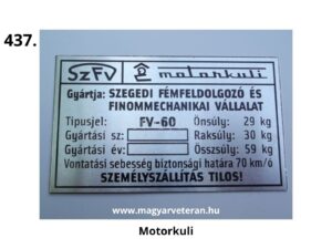 Fém adattábla "SzFV motorkuli" felirattal, típusjel FV–60, 29 kg önsúly, 30 kg raksúly, 59 kg összsúly és 70 km/ó vontatási sebesség korláttal; személyszállítás tilos figyelmeztetéssel, veterán magyar járműalkatrész.