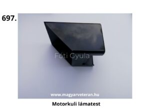 Fekete, fényes felületű, szögletes lámpatest sima fehér háttéren; klasszikus magyar motorkuli járművekhez készült világítási alkatrész.