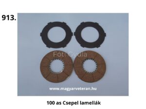 Négy kuplunglamella: két fekete fém külső körmös és két barna parafa belső fogazású lamella, fehér háttéren elhelyezve; 100-as Csepel motorkerékpárhoz tartozó veterán alkatrészek.