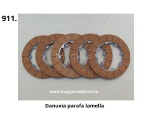 Öt kör alakú, szegmentált parafa kuplunglamella egymásra helyezve, világos háttéren; Danuvia motorkerékpárhoz készült veterán alkatrészek.
