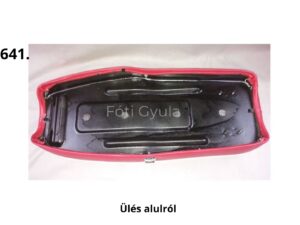 Pannónia T5H veterán motorkerékpár ülés alulnézetben, fekete fém ülésalappal, gyári rögzítési pontokkal és elülső zárókörömmel