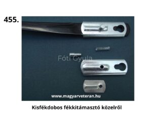 Pannónia motorkerékpár kisféktárcsás fékkitámasztó alkatrészei közelnézetben, rögzítőelemekkel