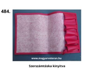 Piros Pannónia szerszámtáska kinyitva, belső rekeszekkel veterán motorkerékpárhoz