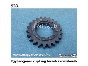 Egyhengeres kuplung fészek racslikerék acél kivitelben veterán motorkerékpár alkatrészhez, világoskék háttéren fotózva.