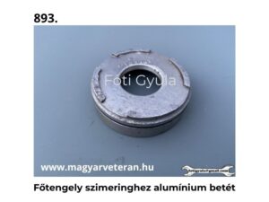 Főtengely szimeringhez alumínium betét veterán motorkerékpár motoralkatrészhez, világoskék háttéren fotózva.