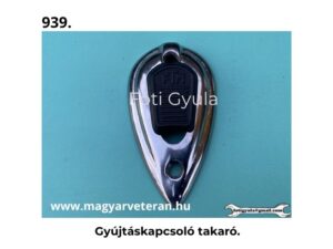 Gyújtáskapcsoló takaró fekete és krómozott kivitelben veterán motorkerékpárhoz, türkiz háttéren fényképezve.