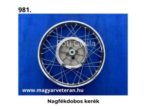 Nagyfékdobos kerék komplett küllős kivitelben veterán motorkerékpárhoz, kék háttéren fotózva.