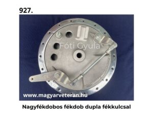 Nagyfékdobos fékdob dupla fékkulccsal veterán motorkerékpár első vagy hátsó fékrendszeréhez, sötétkék háttéren fotózva.