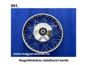 Nagyfékdobos oldalkocsi kerék küllős kivitelben porvédős aggyal veterán motorkerékpár oldalkocsihoz, kék háttéren fotózva.
