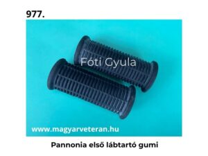 Pannonia első lábtartó gumi fekete bordázott kivitelben veterán motorkerékpárhoz, türkiz háttéren fotózva.