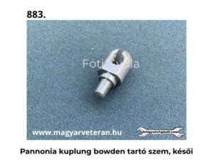 Pannonia kuplung bowden tartó szem késői kivitelben veterán motorkerékpár alkatrészhez, világoskék háttéren fotózva.