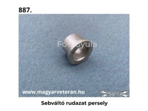 Sebváltó rudazat persely fém kivitelben veterán motorkerékpár váltó alkatrészhez, világoskék háttéren fényképezve.